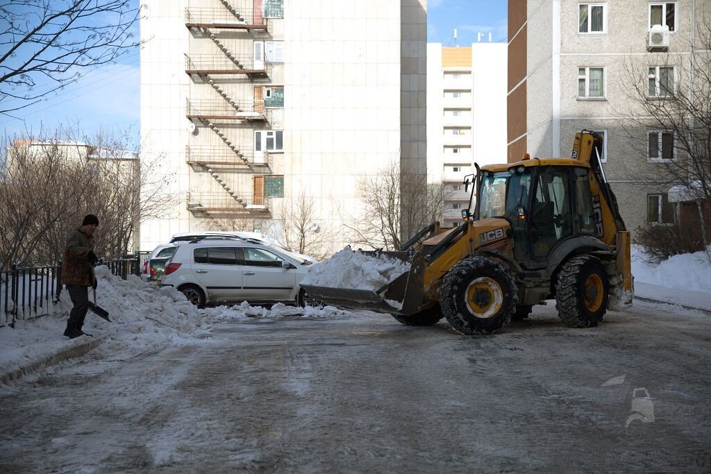 Можно ли строить снежные горки во дворах Барнаула и какие требования нужно соблюдать?