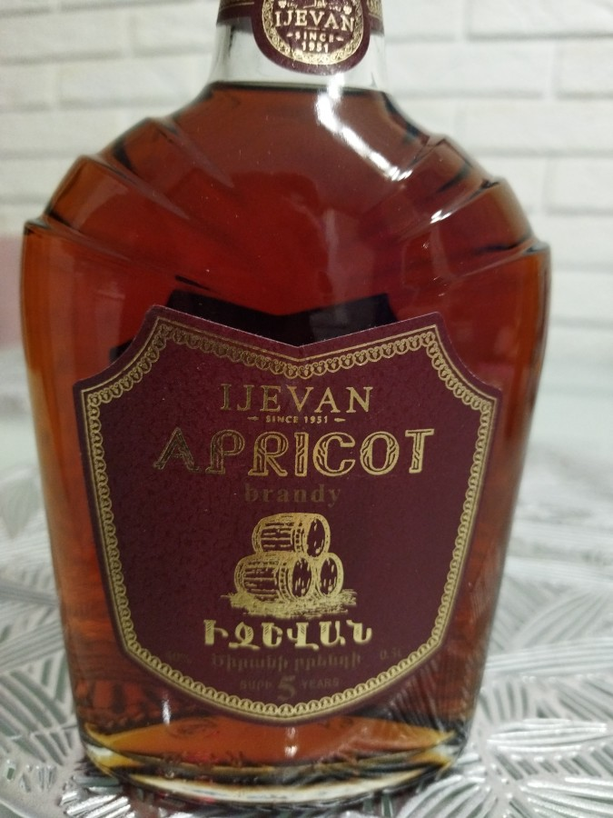 Бренди иджеван абрикос. Ijevan Apricot Brandy 5 лет. Ijevan коньяк 5 лет. Бренди Иджеван абрикос 5 лет. Абрикосовый бренди Иджеван.