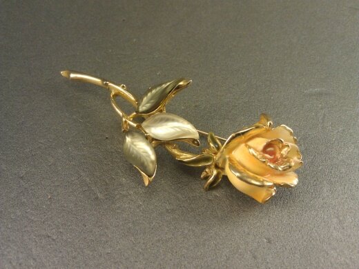 Брошь Роза Золотой металл, эмаль