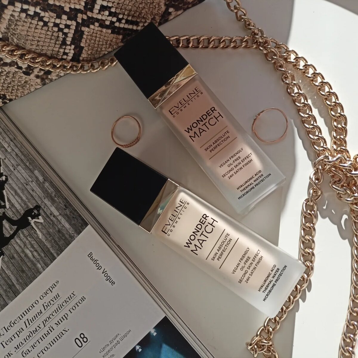 🥰🤗Привет всем! Без лишних слов начну пожалуй про два средства 🥰🤗от @evelinecosmetics_russia🤎 .

🤎Адаптирующаяся тональная основа WONDER MATCH с гиалуроновой кислотой  гарантирует эффект безупречной кожи до 24  часов. 

🤎Крем идеально подстраивается под тон и структуру кожи, отлично скрывает недостатки без эффекта маски на лице. Я один тон светлый другой чуть темнее я их смешиваю м получается как раз именно тот оттенок который идеально подходит для моей светлой кожи. 

🤎Получается натуральный сатиновый финиш,кожу не сушит,в состав есть гиалуроновая кислота, которая наоборот ухаживает за кожей и увлажняет ее,это конечно большой плюс) что нет сухости. Не подчеркивает недостатки или например шелушения кожи,в этом плане мне очень понравились эти средства. 

🤎Объем банки 30 мл. 

🤎Удобный дозатор ,выдавливает именно то количество,которое требуется. 

🤎Ещё мне понравилась сама баночка очень качественная у меня уже два раза она падала и слава богу стекло прочное оказалось.

 Стоимость бюджетная.

#eveline