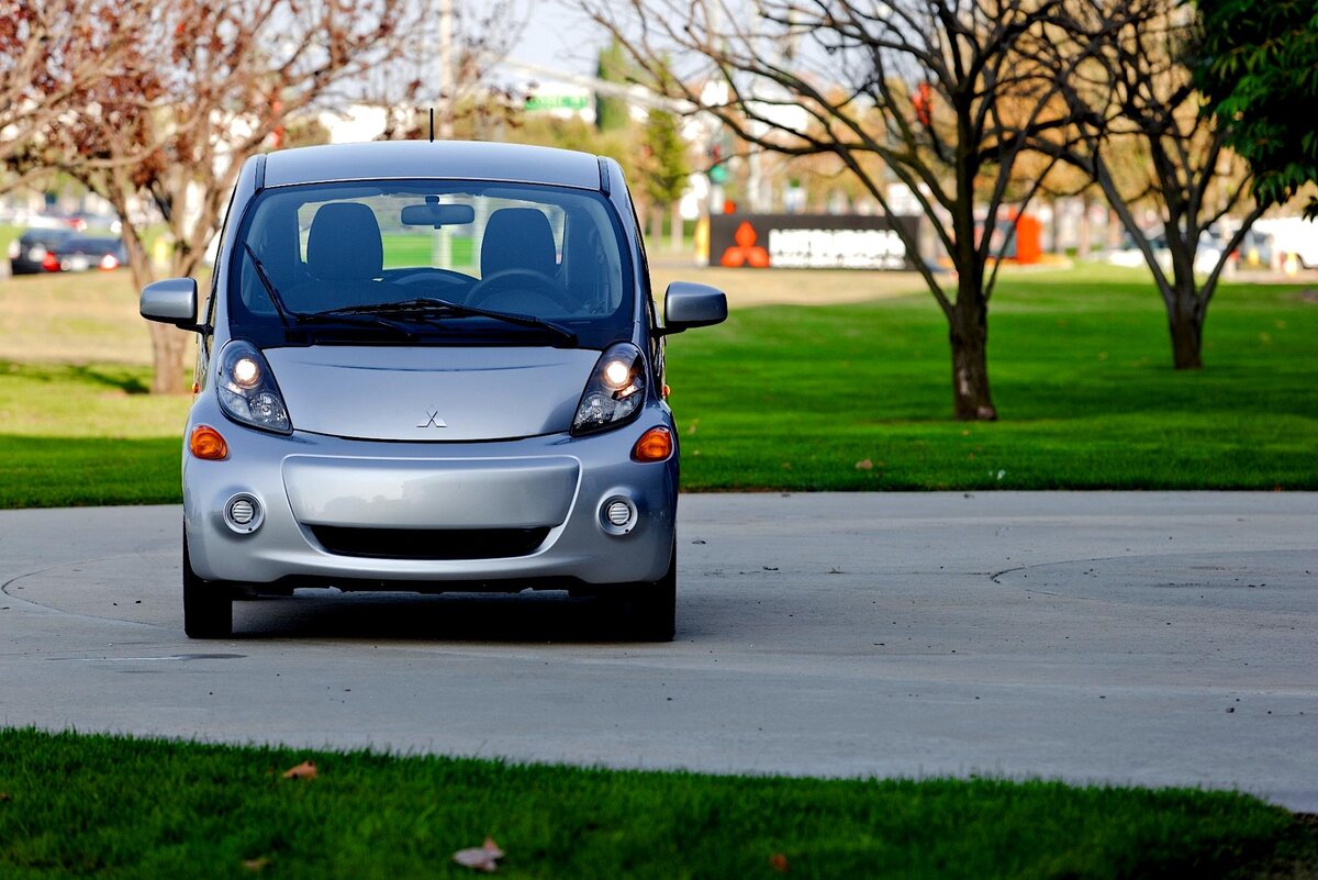 Как Nissan Leaf 10 лет был лидером среди всех электромобилей в мире, а  потом очень быстро проиграл | Martinian | Дзен