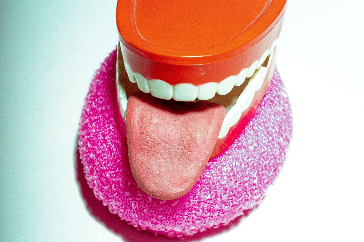     Аномальный медицинский случай: у мужчины выросли волосы на языке. Как такое возможно?