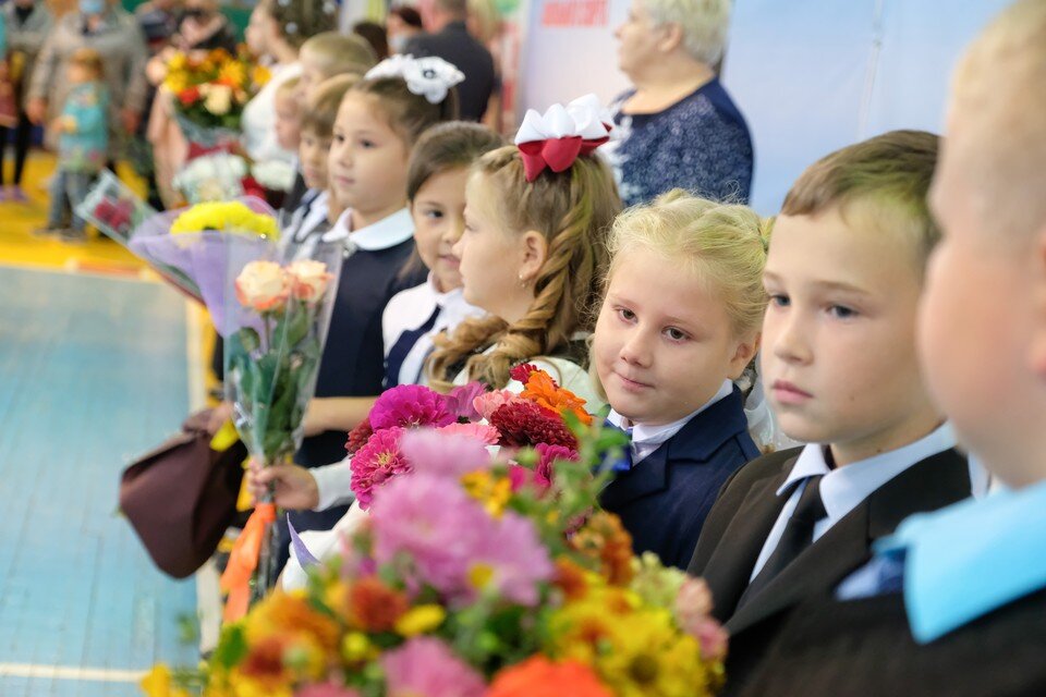 Выплаты к 1 сентября 2024 школьникам спб. Школа первый класс. Школьники первый класс. Первый класс 2022. Ученики 1 класса