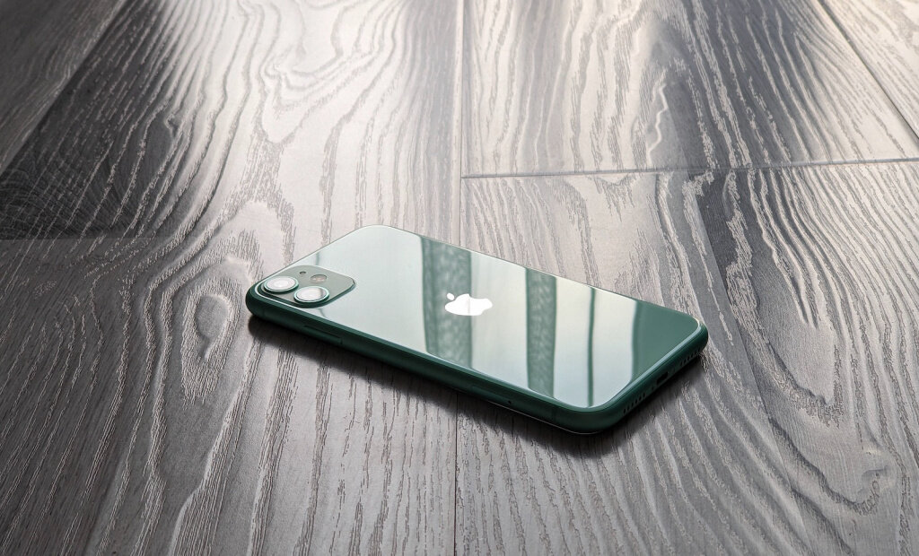    iPhone 11