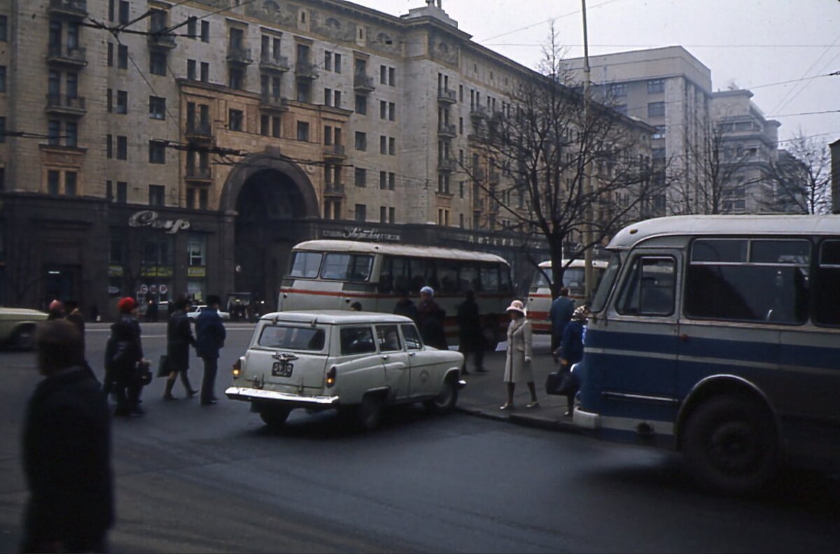 10 атмосферных фото времён СССР с автомобилями: гоночный 