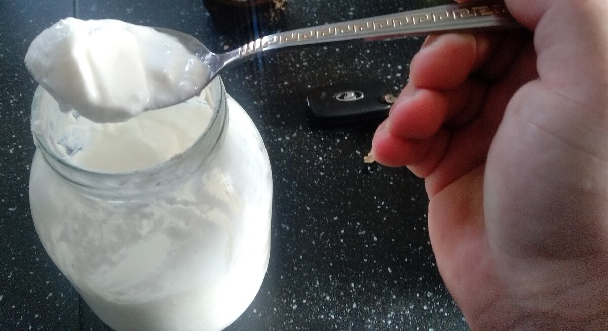 Заметьте - закваска слоится. Консистенция абсолютно однородная.