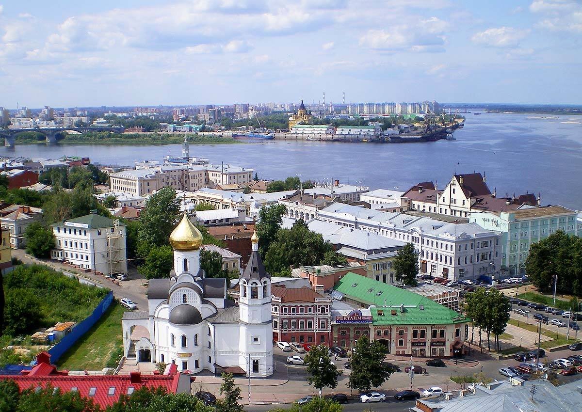 Н новгород нижегородский. Вид на стрелку Нижний Новгород. Город Нижний Новгород Ока и Волга стрелка. Церковь на стрелке Ока Волга Нижний Новгород. Нижний Новгород 1221.