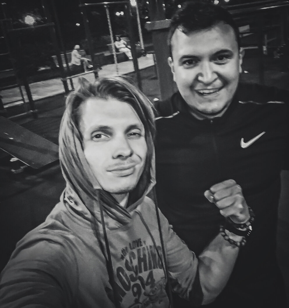 Встретились, подтянулись с бро.