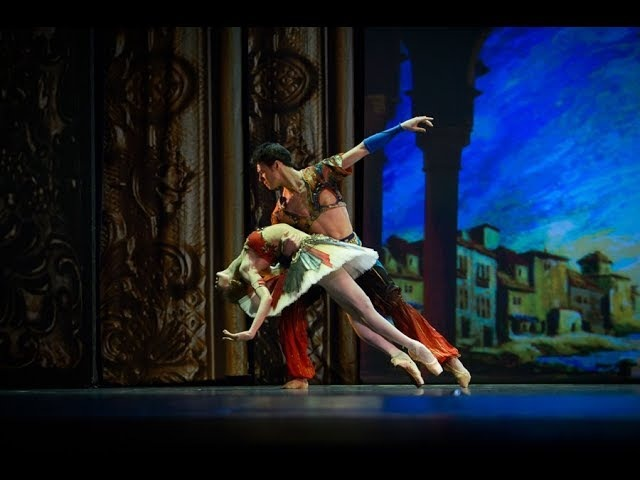 Па де труа в балете. Па-де-де что это такое в балете. Па де труа в балете. Па де труа танец. Трио в балете.