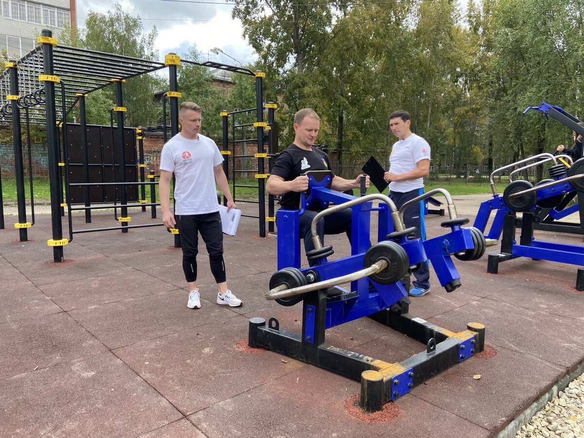 Координатор проекта "Детский спорт" в Республике Коми Анатолий Чиканчи принял уч