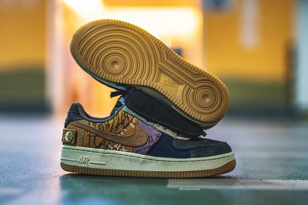 Найк трэвис скотт цена. Nike Air Force Travis Scott. Nike Air Force 1 Cactus Jack. Nike Air Force 1 Travis Scott. Кроссовки найк аер фордж Трэвис Скотт.