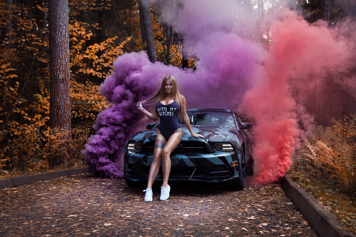 Фотосессия с дымовыми и мотоциклом