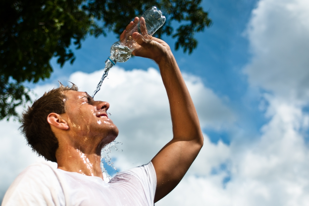 Hot weather. Очень жарко. Жара люди. Жара лето вода. Жарко летом.