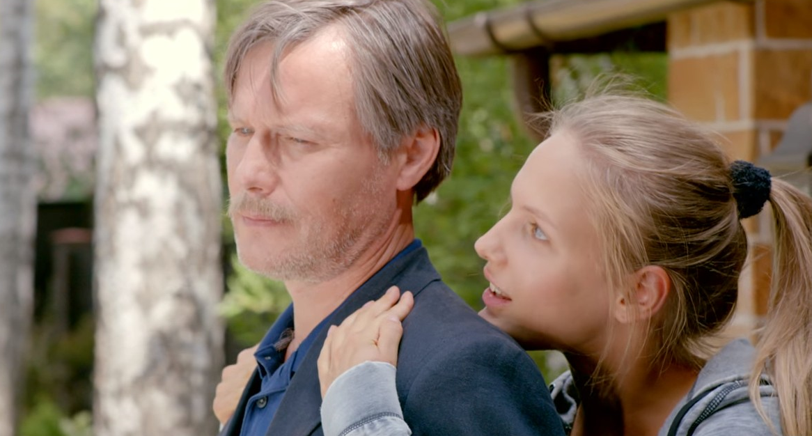 Игорь Гордин, Маруся Фомина в к/ф "Взрослые дочери", 2015г (реж.Андрей Эшпай). Фото: Яндекс Картинки