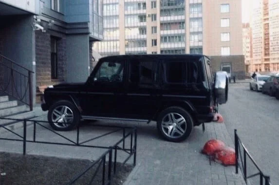 Именно так он и парковался постоянно