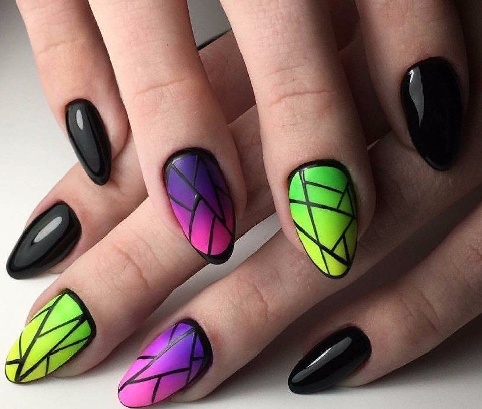 Таинственный темный маникюр. Фото оригинальных идей, тенденции 2020