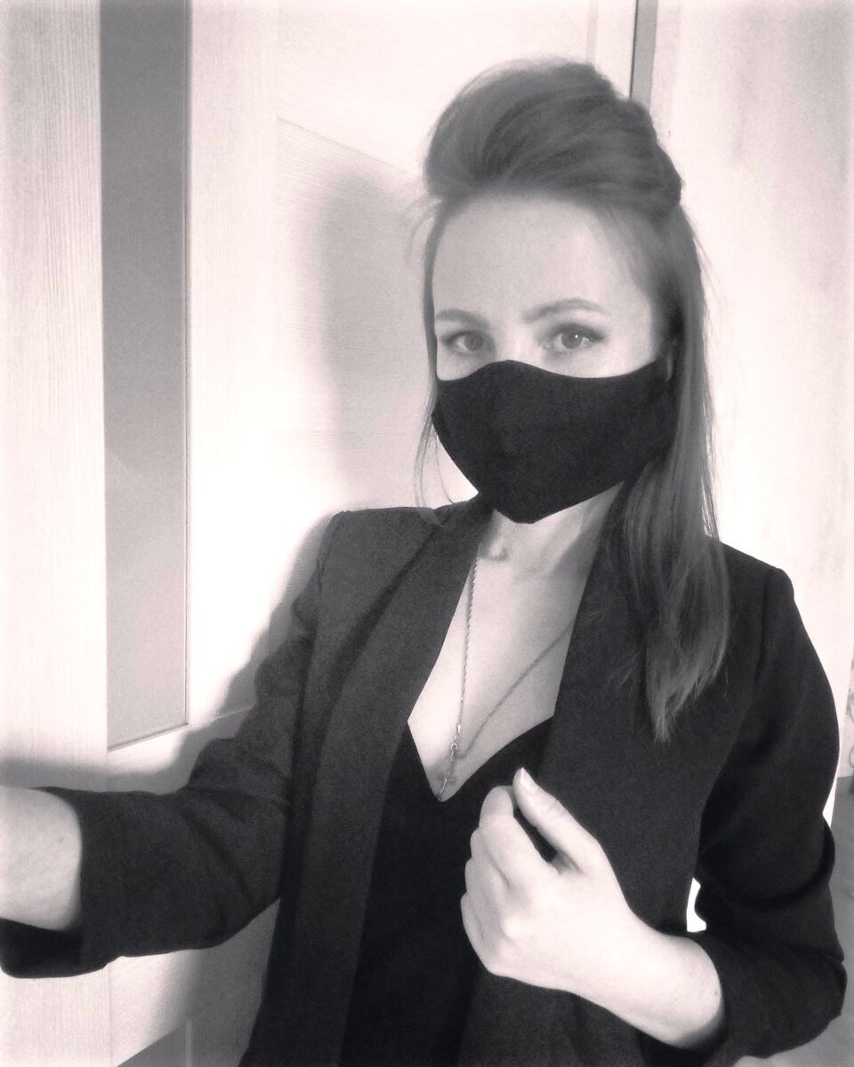 Не понаслышке знаю, как болят уши от ношения маски после 8-ми или 12-часового рабочего дня. Ложишься спать, а кажется, что ты до сих пор в маске. 