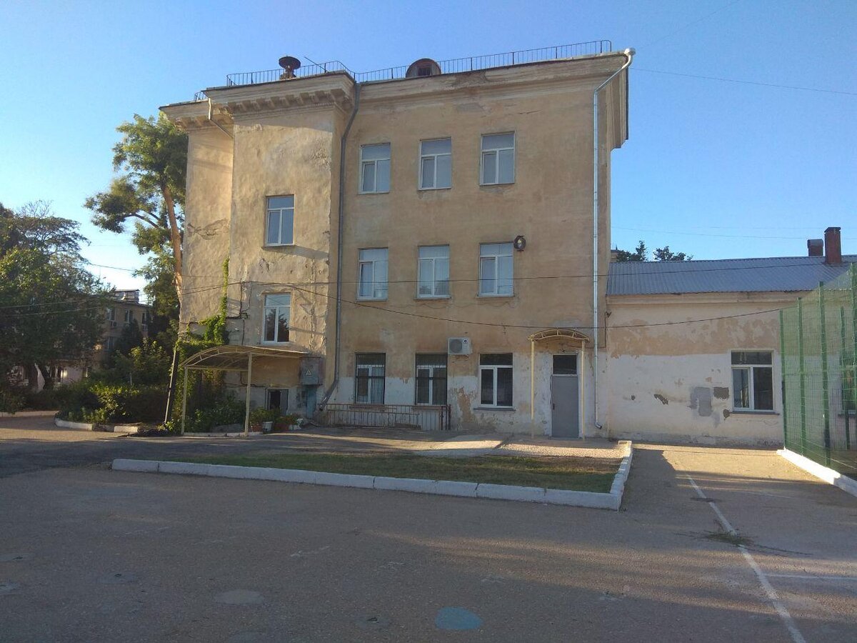Школа №60 г. Севастополя. Фото автора.