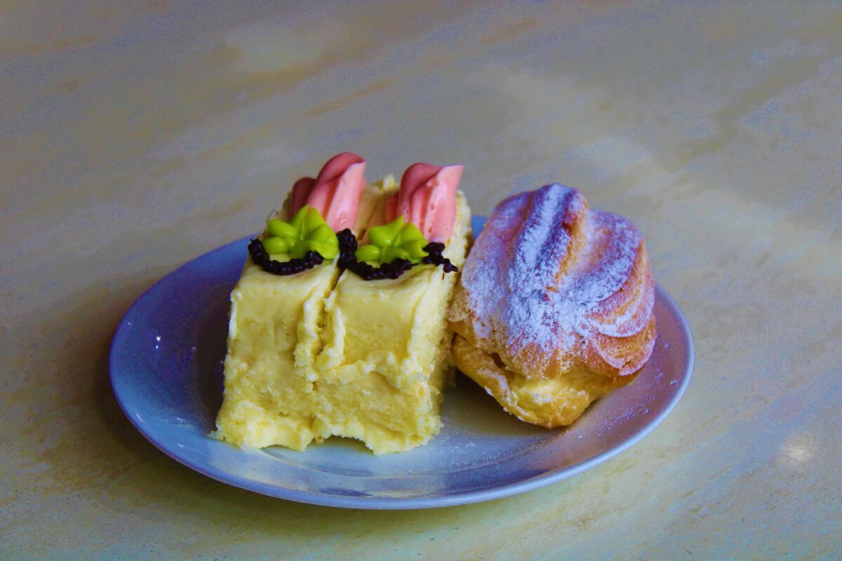 Заведение из советского детства – кафе «Красный мак» в Таганроге, пирожные из бисквита и масляного крема