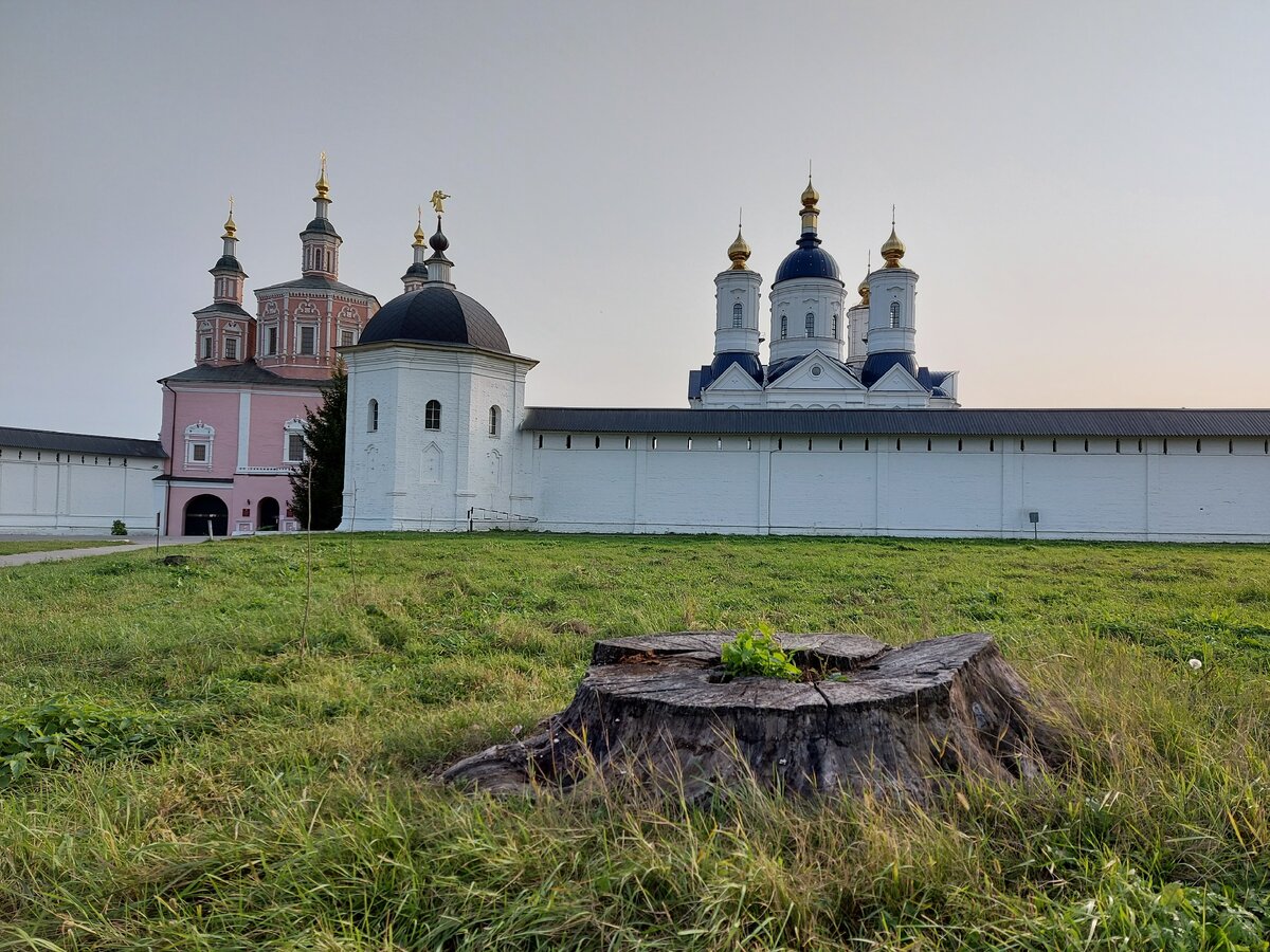 Монастырь в брянске. Свенский монастырь Брянск. Свенский монастырь 1583. Свенский монастырь в Брянске официальный сайт. Архангельск Свенский монастырь Макарьев монастырь.