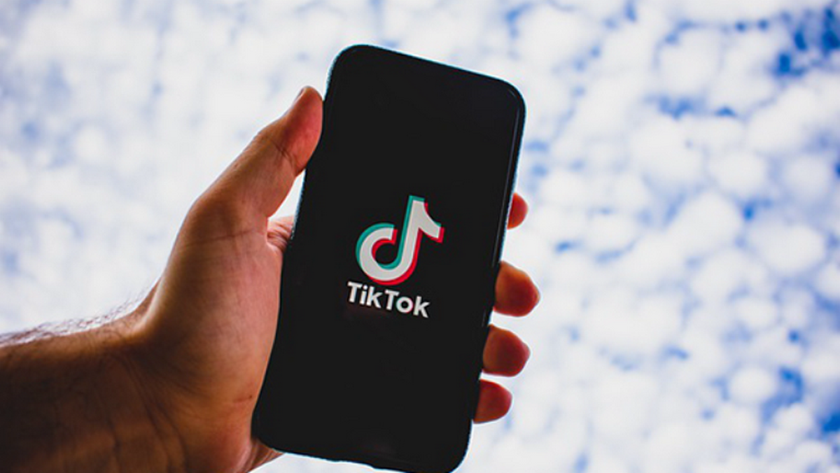 Как скачать видео из TikTok на iPhone без водяных знаков | Apple SPb Event  | Дзен