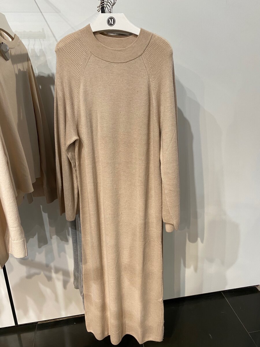 Фото автора (платье в рубчик Mango, цена 3599 руб)