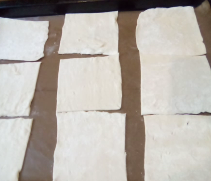 разрезала на квадраты