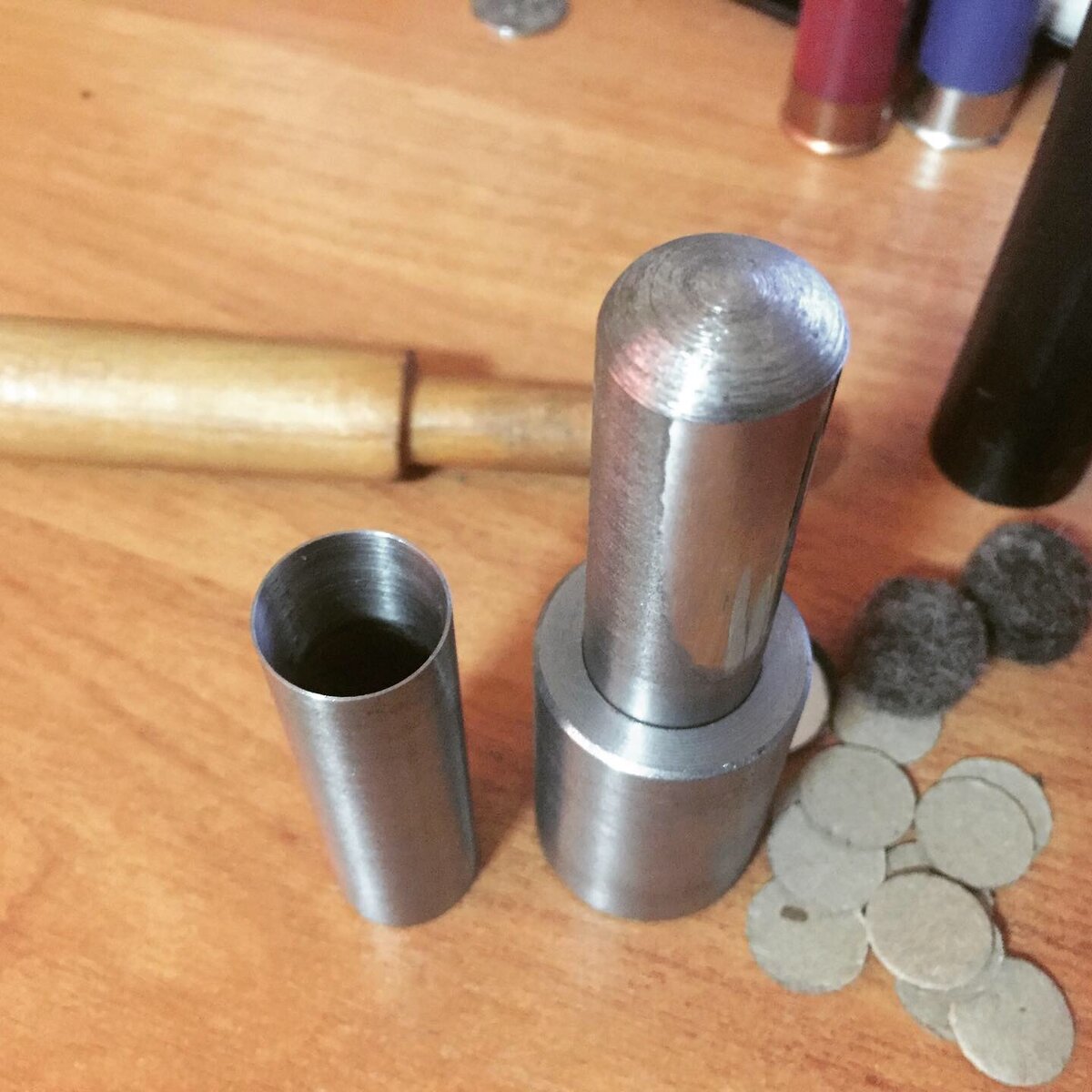 Набор сделанный по чертежам с форумов ганзы, нужен для изготовления колпачков-обтюраторов из прокладок 12 калибра