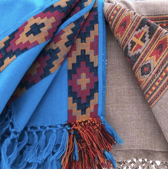 Шарфы, палантины и пледы из Тибета.