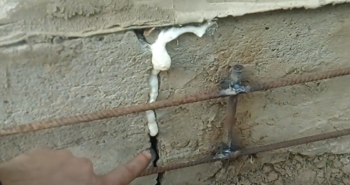 Трещина на фундаменте, уже запененная. 