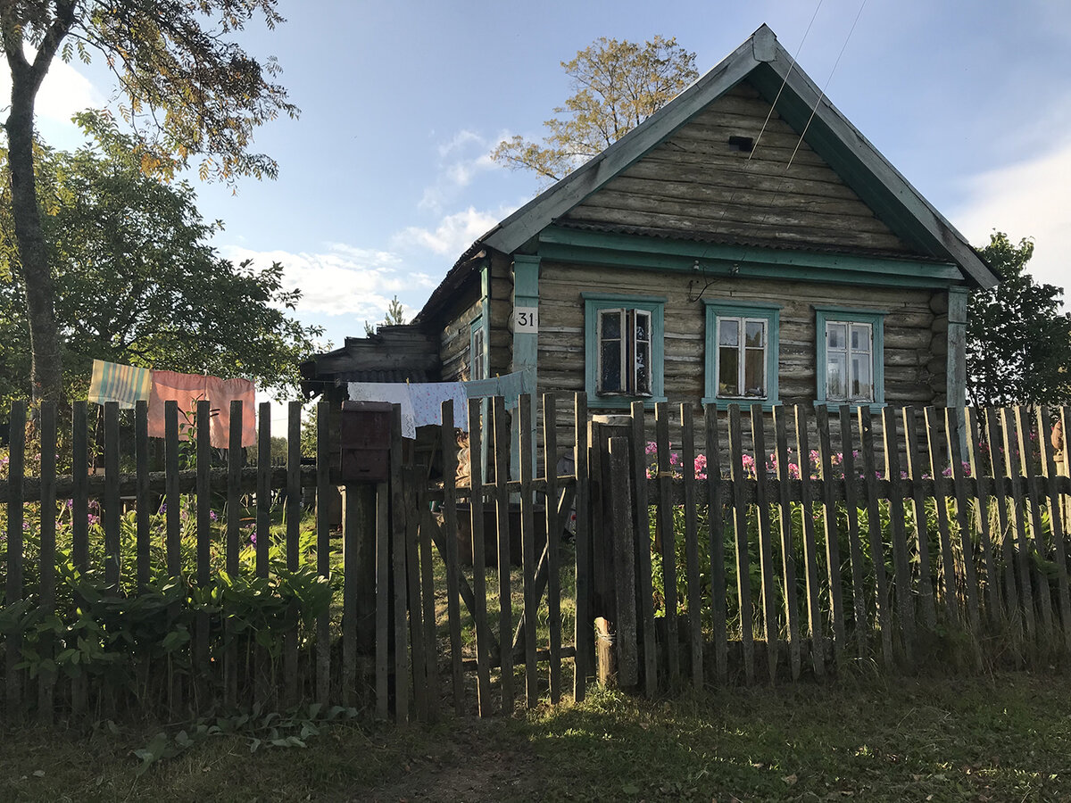 Сегодня расскажу о крошечной деревушке, найденной во время поездки по Ярославской области.