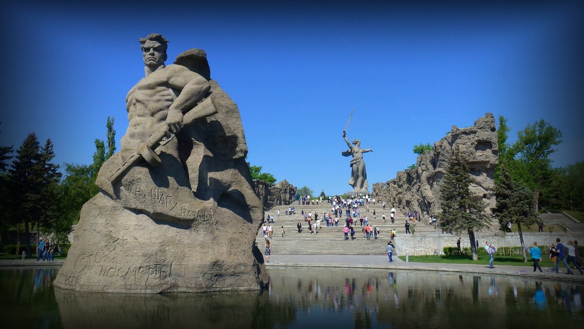 Курган режим. Мамаев Курган Цуйков. Мамаев Курган Севастополь. Мамаев Курган Астрахань. Тамерлан Мамаев Курган.