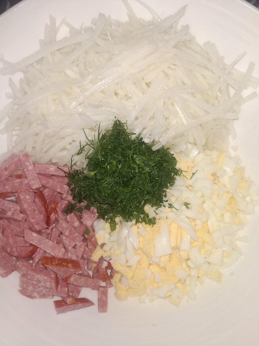 Салат перед перемешиваем