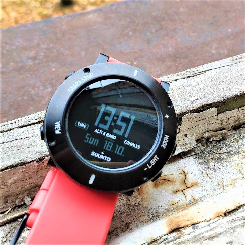 Ремешок можно поставить любой: не обязательно такой цвет и не обязательно силикон.