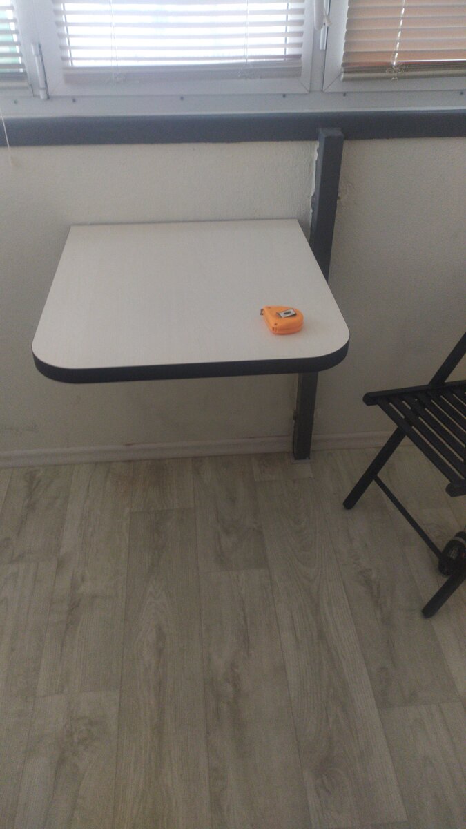 Вот такой получился столик. 