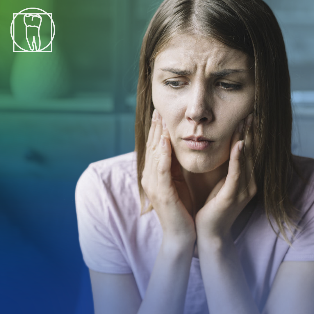 Почему все зубы могут заболеть одновременно? Copyright © «СтомАртСтудио».