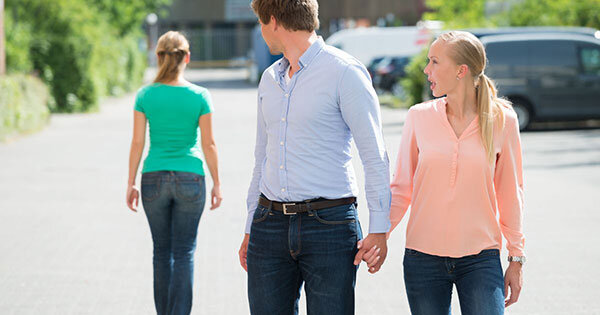 Источник: https://krasotka.postimees.ee/4318293/eksperty-vyyasnili-pochemu-dazhe-vlyublennye-muzhchiny-zaglyadyvayutsya-na-drugih-zhenshchin