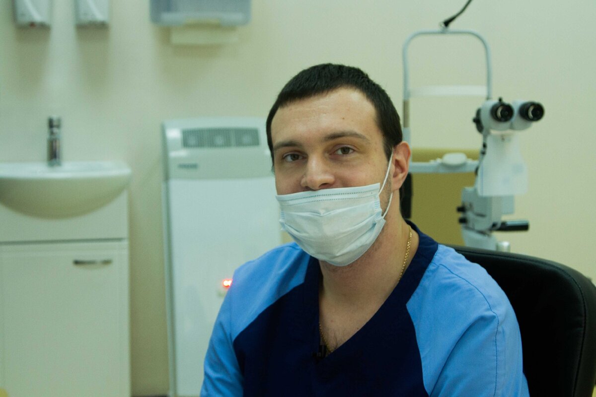 Офтальмолог-хирург Денис Петров