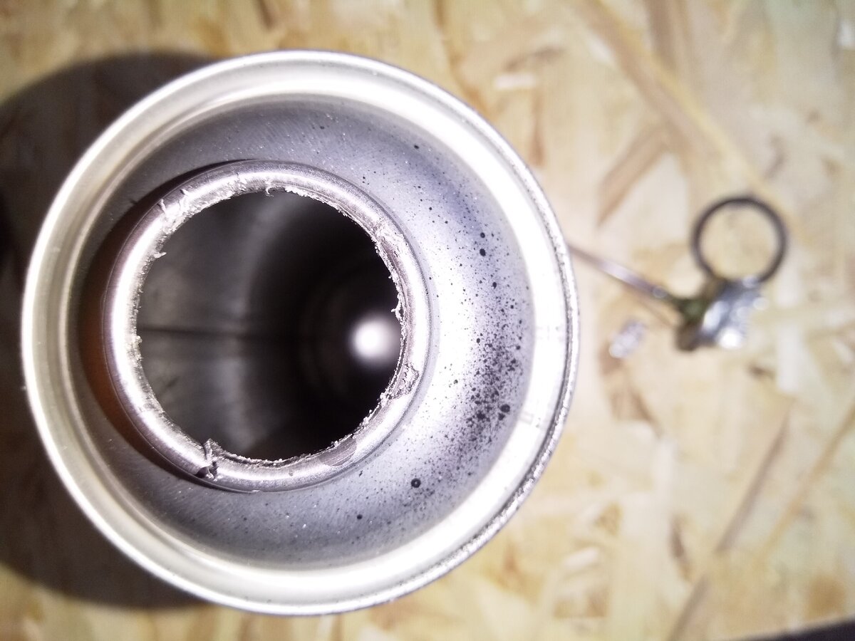 Остатки краски можно убрать растворителем.