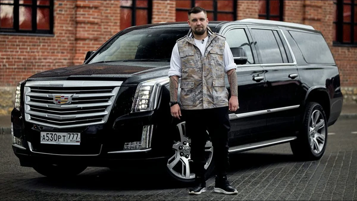 Хардкор машин. Машина Васи Вакуленко. Кадиллак Эскалейд басты. Rolls Royce басты. Баста Кадиллак.