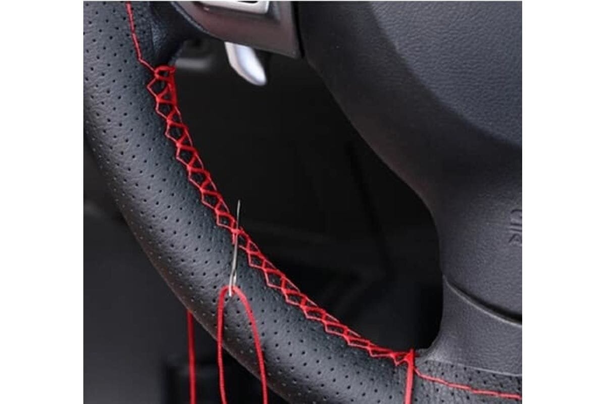 При покупки нового Автомобиля не многие задумываються об износе руля в процессе эксплуатации.Как правило руль — одна из главных составляющих автомобиля, отвечающих за управление.Он задает настроение и характер авто, а также  влияет на удобство водителя. Если обивка руля потеряла свой вид, это легко можно исправить.Выбор материала для перетягивания рулевого обода считается одним из основных пунктов. От того, насколько правильно вы выберете изделие, будет зависеть, насколько приятно держать руль в руках и как долго прослужит такая «обивка». Обтягивать колесо можно разными материалами:Кожей,Экокожей,Замшей или же тканью.Выбор материала для перетягивания рулевого обода считается одним из основных пунктов. От того, насколько правильно вы выберете изделие, будет зависеть, насколько приятно держать руль в руках и как долго прослужит такая «обивка».А так же швы при перетяжке руля играют не только практичную, функциональную роль, но и декоративную. Они соединяют детали, а также помогают украсить элементы, создать индивидуальный стиль авто. Существует более десятка их разновидностей.Совет для каждого автолюбителя-не поленитесь ,уделите час своему автомобилю для перетяжки руля.Это поможет не только сохранить руль в целости но и создаст новый интерьер вашему автомобилю.
