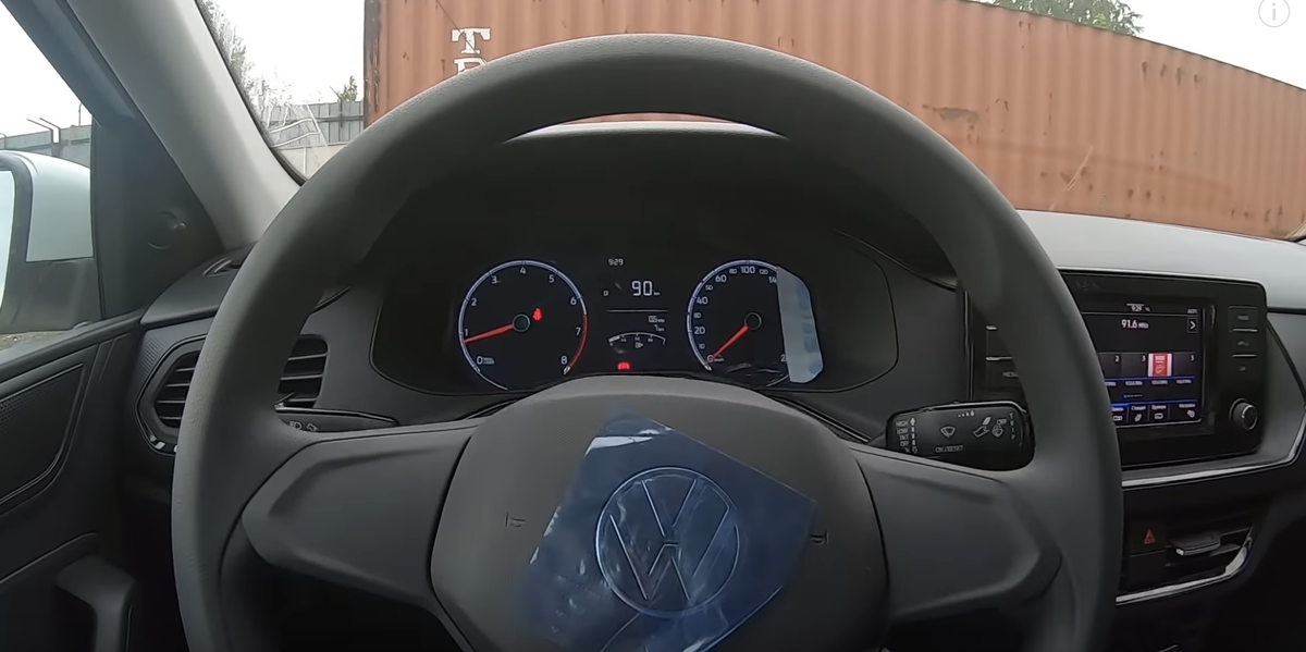 Салон, подкапотное пространство и багажник в новом Поло