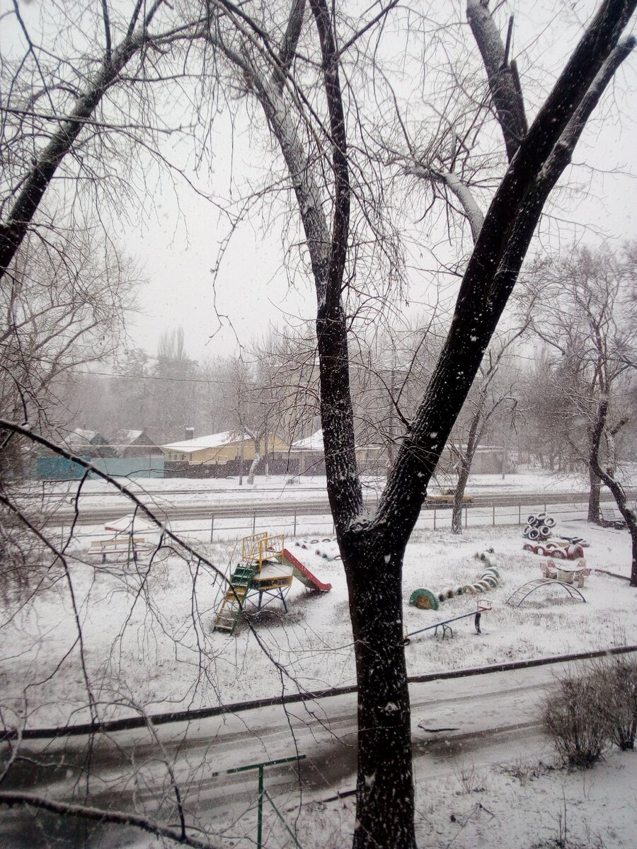Четвёртая Линза Времени Духа Плутона.... 
6.03.21

Пятая Обертонная Вертикаль ЦОЛЬКИН с резонансном сопряжении с Девятой Солнечной Вертикалью - Око, Глаз, органы Зрения...

Завершение Восьмой Галактической Луны Целостности Года Лунной Бури КА КАУАК (7 февраля - 6 марта 2021 года)
Двадцать Восьмой День - Медитация СИЛИО - Радужного Моста...
Тотемная Сила Сокола – Как мне обрети свою целостность? Целостность. Гармонизация. Моделирование.

Завершение Четвёртой Жёлтой Недели (ГЕПТАДА) 28.02.- 6.03.21 Восьмой Луны - Сила Даёт Созревание Плоду...

ГАРМОНИКА 21 (05.03-08.03.21): РИТМИЧЕСКИЙ ВВОД. ИНФОРМИРУЙ ЦВЕТЕНИЕ РАВЕНСТВА. Кодон 7 - "СИЛА НАРОДА". Древо Времени вращает Землю. Красная Клетка Времени.

Выходим из Белой Башни Духа
4.03 - 6.03.21 Башня ДУХА - Белая Башня Матрицы Спектральной Бесконечности - Растворись в Свете Космической Медитации...
Размышляй - Осознание моей Истинной Природы - Есть Свет Медитации

ПХЕ ПГА Самосущный Небесный СТРАННИК. Кодон 31 – Разум привлекающий.

Энергии Дня - КИН 82, Белый Самосущный Ветер КАН ИК (Галактический Вдох Урана), вводит в Волну Шторма КАУАК (Солнечный Выдох Плутона) структурные компоненты формы. За активацией служения следует определение его формы. Тон 4 учит нас: как форма следует за вибрацией, так и вибрация следует за формой. Чёткость и соразмерность созданной тобой формы определяет её дальнейшую судьбу. Поскольку форма самосущна и изначально разумна, то, отказываясь от контроля и манипуляций над ней, мы позволяем ей без усилий рождаться и произрастать. Именно то, как мы определяем явления, придает им форму. Наши ментальные построения порождают мыслеформы, а волновые формы воспринимаются нами как ощущения. Быть самосущным — значит быть самостоятельным и цельным.
То, что ИК - Белый Ветер, занимает самосущную позицию, имеет большое значение, так как в Волне, по законам развития жизни и эволюции, начинают работу духовные корректирующие и разграничивающие энергии. Они упорядочивают энергии Волны, придавая им форму в материальном мире, и помогают создавать гармоничные созидательные поля.
Белый Ветер ИК в Четвёртом Галактическом тоне Творения также означает, что духовные импульсы играют важную роль в повседневной жизни. Желание идти им наперекор может оставить болезненное ощущение. Этого можно избегать, соблюдая общепринятые законы. Духовное руководство может происходить и очень мягко, если идти в потоке Волны, прислушиваясь к встречающимся знакам.
Выражение Духа входит в Творение, чистое в своей простоте.
Чистая сущность творения определяется из основных элементов - огня, воды, воздуха и земли - появляются целостные формы. Намерение приносит гармонию и порядок в разрозненные до этого элементы и объединяет их в форму.

МАТЕРИНСКАЯ ПЛАТА для Мегакомпьютера Разума Мироздания на основе 16-ти ядерного процессора. Активация Четырёх Планов Бытия через Октавный Ряд Двадцати восьми Дневной Модели Телектонона Мудрости и Куба Сердца: Внешняя Грань - Кодон 44 - "ВРЕМЯ ПРОНИКАЮЩЕЕ". Время наделяет Силой Принцип Динамического Построения. Внутренняя Грань - Кодон 51 "ГРОМ/ПРОБУЖДАЮЩИЕСЯ БЫТИЕ". Телепатия Пробуждает Энергию Пространства

Пятый Плазменный ЗАМОК АЛЬФА (Время - Пространство) Года Лунной Бури КА КАУАК
Восемнадцатая Волна Синей Бури ХУН КАУАК - Солнечный Выдох Плутона в Плазменном Звучании КАЛИ - ХРИМ... ХРИМ... ХРИМ...
Четвёртая Линза Времени Витка ДУХА Плутона явлена через Белый Самосущный Ветер КАН ИК (Галактический Вдох Урана) и Ноосферный ПГА Самосущного Красного Небесного СТРАННИКА, КАН БЭН (Солнечный Выдох Марса)
....Всё происходит плавно, естественно, без спешки....

48 Гармонических Рун УР Второго Творения
Октава Четвёртая - Цепочка Двенадцатая
Руна 96 – «Единое Галактическое Искусство Наделяет Формой Космическое Сознание».

ЕДИНАЯ СПЕКТРАЛЬНАЯ МАТРИЦА (Сварожий Круг).
ДЕВЯТЫЙ Чертог Змея.
РУНО 80. «АУРА». Сияние. Свет, Заря.

Плазма Дня 28 СИЛИО. Радужный Мост...
Моя роль - Завершить Дела Будды и Урасить Землю Цветами... СВАМИ...СВАМИ... СВАМИ...
Я разряжаю ментальный электрон-нейтрон в Центре Земли....
Будт в Здесь! Сияние - Узри!

3S