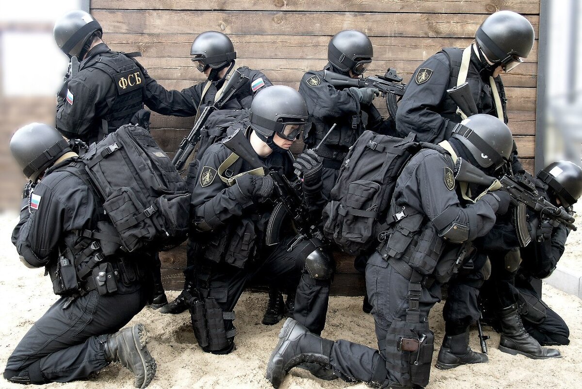 Отряд Альфа ( фотография взята из источника - https://freeknife.ru/images/NW2015/3e6e185e9bde.jpg.)