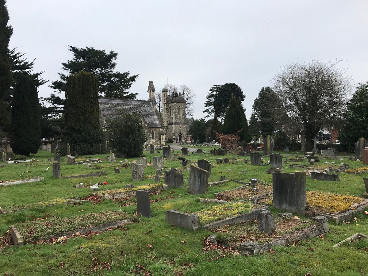 Виды Englefield Cemetery
