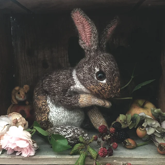 Кролик от Клэр-фото с сайта dotpebbles_knits