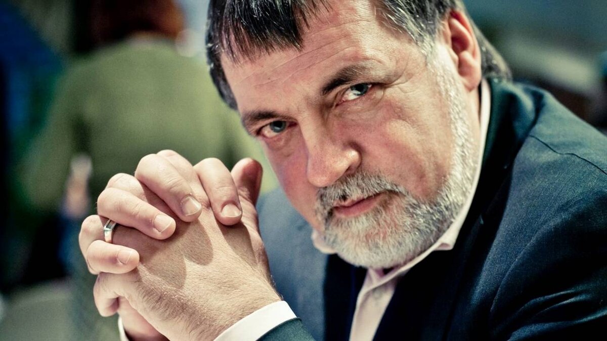 На сайте elle.ru в 2016 году вышла статья, где Александр Литвин предсказал предсказал будущее, начиная с 2016 года. Он, составив карту будущего, предсказал, что будет в пределах 29 градуса.