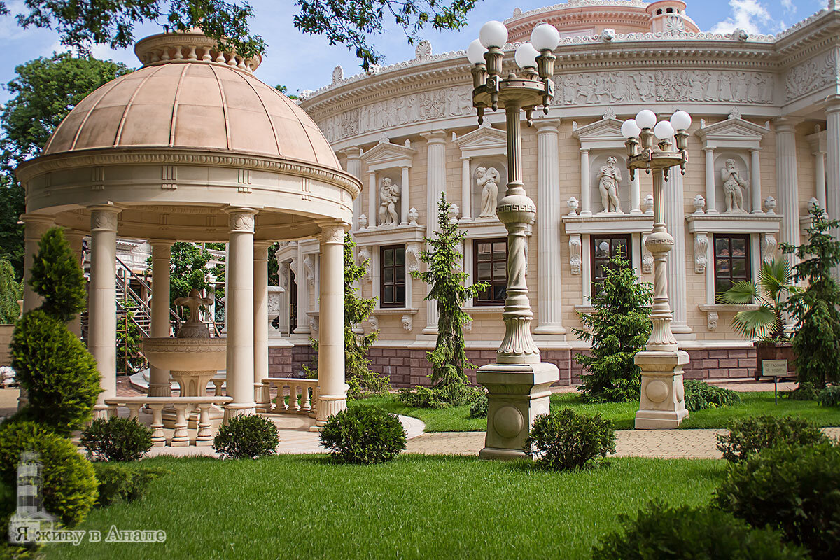 Театр и беседка