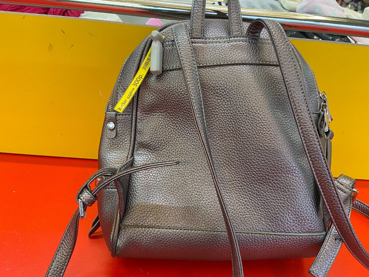 Рюкзак из экокожи Michael Kors цена 300 рублей.