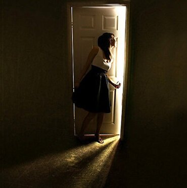 Замереть и не шевелиться, чтобы опасность не нашла. Вот что чувствует женщина, которая не хочет общаться с бывшим мужем.